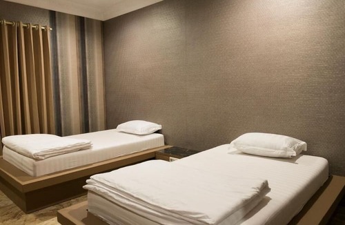 Palu House | Hotel Raja Akas