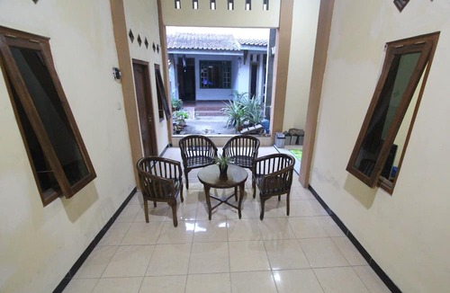 Mungkid Hostel | Homestay Sekar Syariah