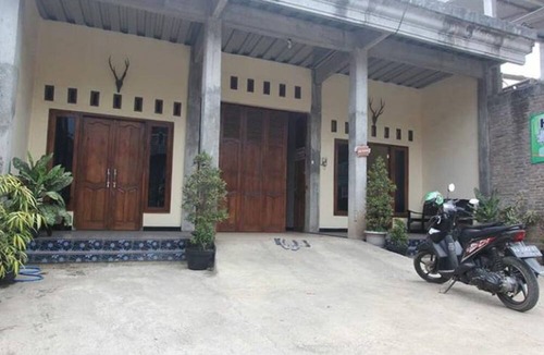 Mungkid Hostel | Homestay Sekar Syariah