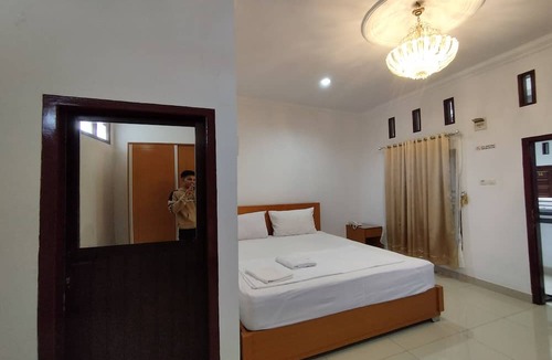 Jambi House | Rich Guesthouse