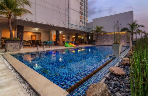 Siwalankerto Hotel | The Square
