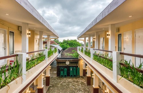 Blitar Hotel | RedDoorz Syariah near Kebon Rojo Park Blitar