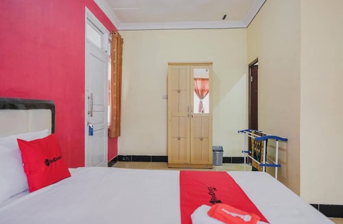 Gunung Sugih Hotel | RedDoorz Syariah near Kebun Raya Liwa