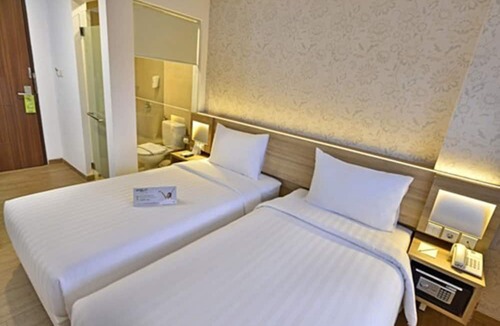 Klojen Hotel | Whiz Prime Hotel Basuki Rahmat Malang