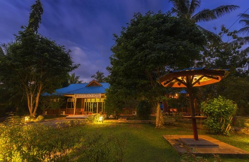 Waisai Hotel | Waisai Beach Hotel