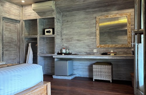 Mushroom Bay Bed & Breakfast | The Niti Hut's