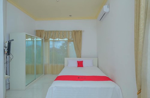 Banjarbaru House | RedDoorz Syariah near Museum Lambung Mangkurat 2