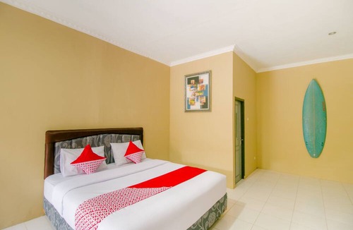 Cikakak Hotel | OYO 867 Bettah Coba Homestay