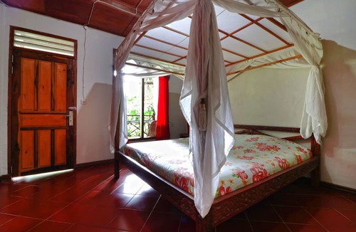 Tuk Tuk House | Bagus Bay Guest House