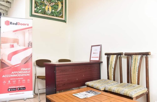Waru House | RedDoorz Syariah near Exit Tol Waru