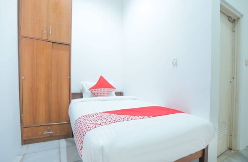 Kebon Kacang Hotel | OYO 150 Harmoni Residence