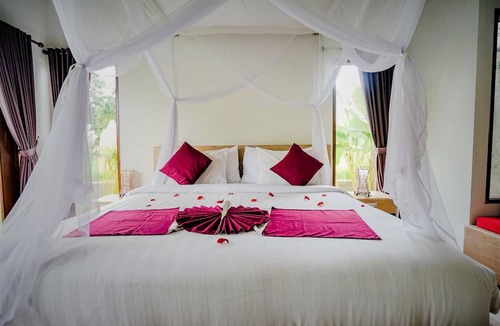 Kenderan Bed & Breakfast | Three Gold Luxury Private Villa