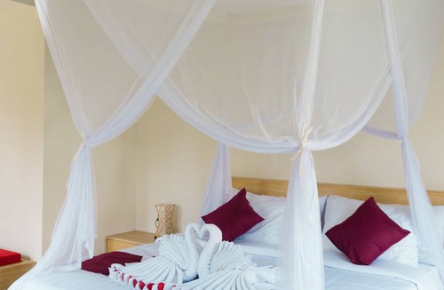 Kenderan Bed & Breakfast | Three Gold Luxury Private Villa