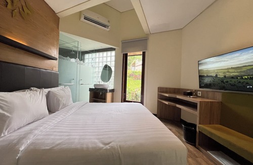 Oro Oro Ombo Villa | Villa 4-BR Klub Bunga No. 8 Batu Malang