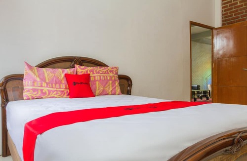 Parongpong Hotel | RedDoorz near Kampung Gajah 2