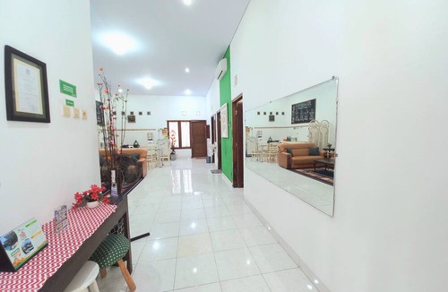 Mlati Villa | Homestay Jogja dekat Taman Pelangi by Simply Homy