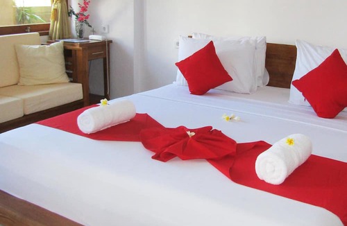 Lovina Hotel | Grand Raka Homestay