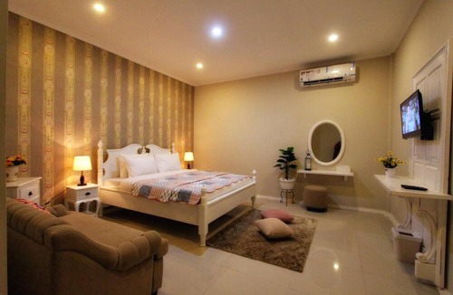 Semarang House | Omah Madam Bed & Breakfast