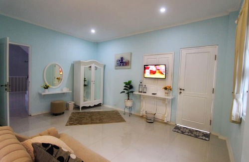 Semarang House | Omah Madam Bed & Breakfast