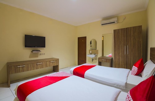 Sukabumi Hotel | OYO 688 Grand Pakidulan Hotel