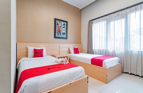 Parongpong Hotel | RedDoorz @ Sersan Bajuri Atas