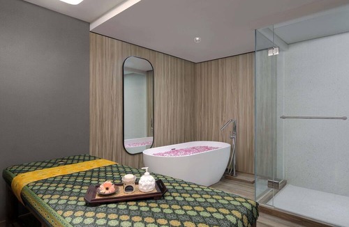 Surabaya Hotel | Movenpick Surabaya City