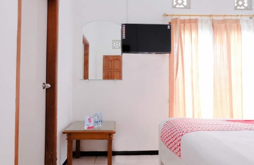 Batu Hotel | OYO Life 538 Villa Handayani Syariah