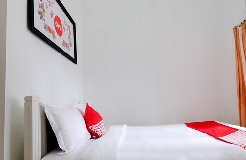 Batu Hotel | OYO Life 538 Villa Handayani Syariah