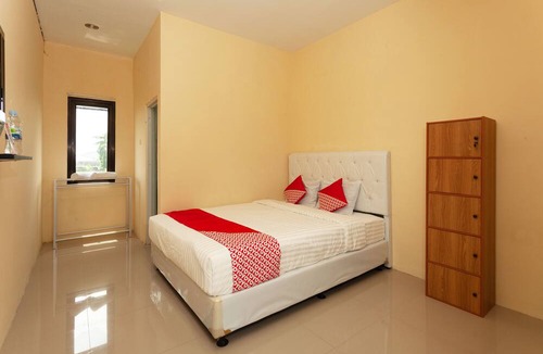 West Cirebon House | OYO 588 Richmond Guest House