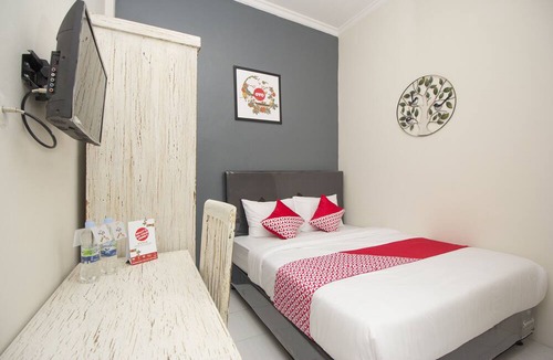 Ngaglik Hotel | OYO Life 647 Irooms Homestay