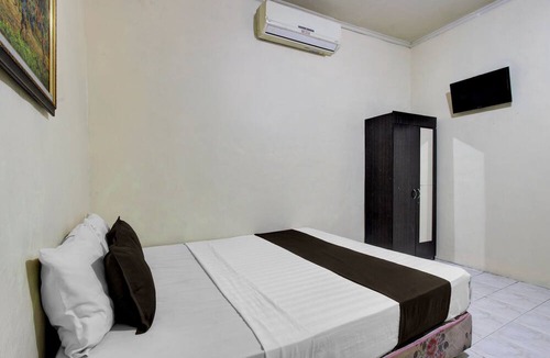 Surakarta Hotel | Hotel O near Kampung Batik Kauman former