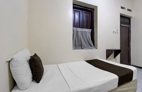 Surakarta Hotel | Hotel O near Kampung Batik Kauman former