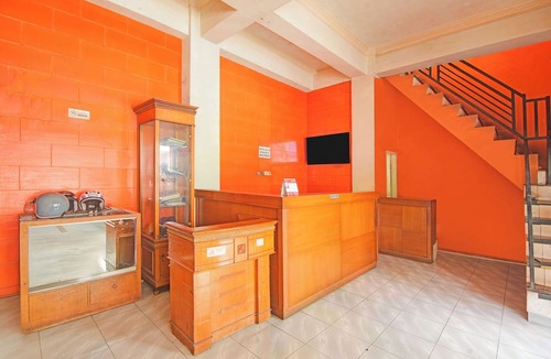 Panakkukang Hotel | OYO 95189 Aza Guesthouse