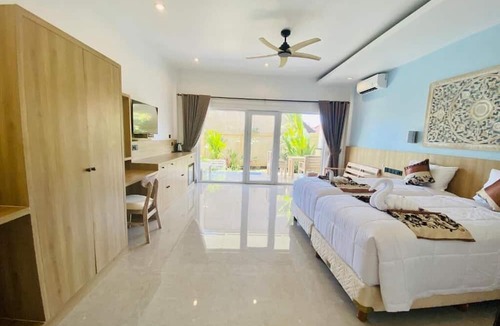 Purwakerti Hotel | Solaluna Beach Homestay