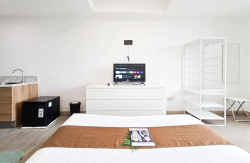 Panunggangan Utara Apartment | Homelike And Relaxing Studio Apartment Collins Boulevard