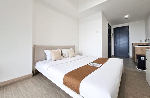 Panunggangan Utara Apartment | Homelike And Relaxing Studio Apartment Collins Boulevard