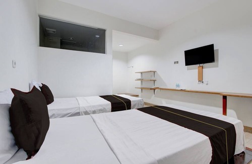 Grogol Hotel | Townhouse Oak near The Park Mall Solo