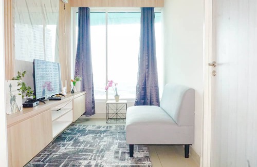 Pekayon Jaya Apartment | Homey White 2Br At Grand Kamala Lagoon Apartment