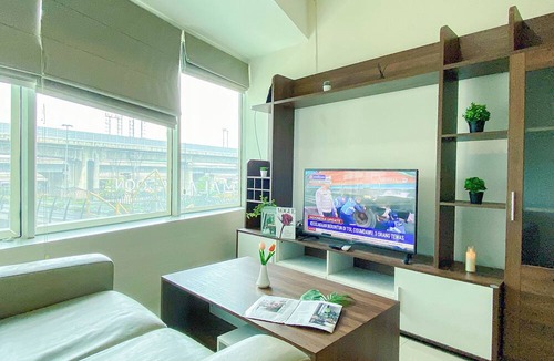 Pekayon Jaya Apartment | Comfy and Spacious 3BR with Extra Room Grand Kamala Lagoon Apartment By Travelio