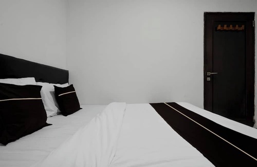 Cimahi Hotel | Hotel O near Politeknik Negeri Bandung formerly Frank House