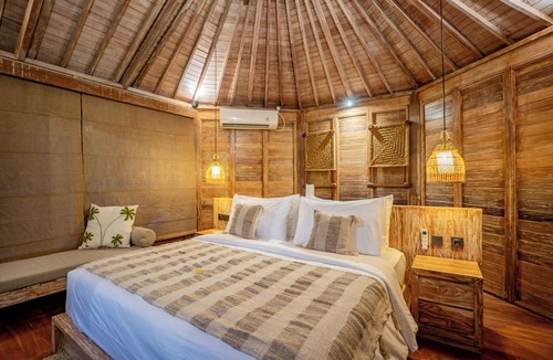Melayang Cabin | Moonlit Jungle