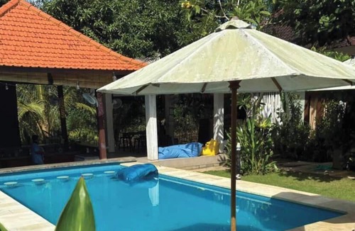 Mushroom Bay Hostel | Castaway Island Hostel
