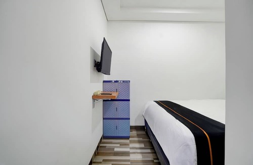 Central Jakarta Hotel | Capital O 94914 Kemayoran Guest House