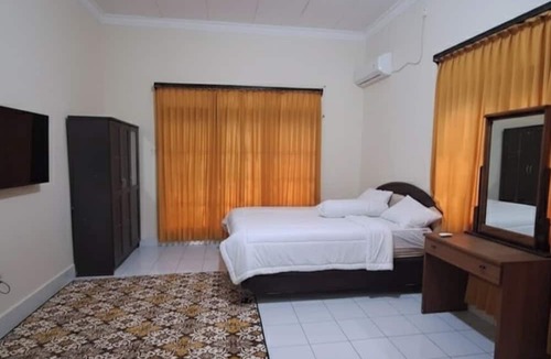 Bontang Hotel | OYO 94930 Yetelu Guest House