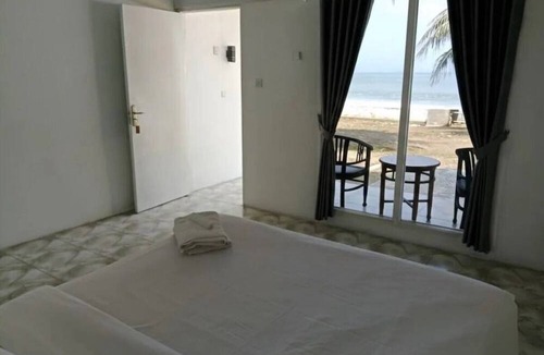 Cikakak Resort | La Plage Beach Club & Resort