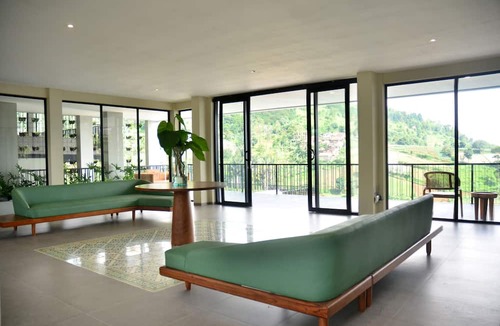 Bandung Villa | Emerald hill 12 BR karaoke heated pool