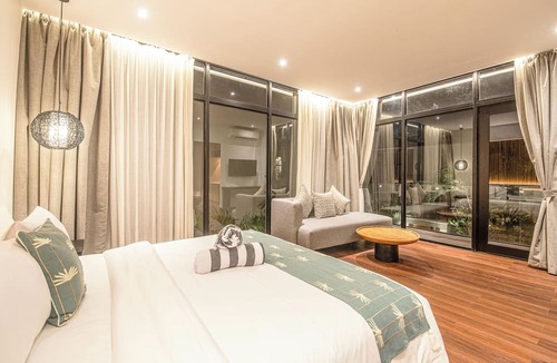 Batubelig Villa | Exquisite 6BR Canggu Villa 400m to Pristine Beach
