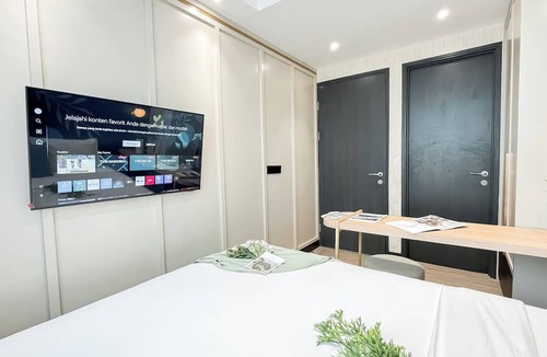 Pinang Apartment | Stylish And Modern 2Br At Apartment Collins Boulevard