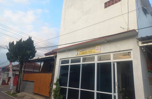Purwokerto Hotel | OYO 94771 White House Arafah Syariah