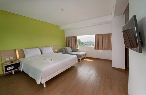 Tegalgundil Hotel | Whiz Prime Hotel Pajajaran Bogor